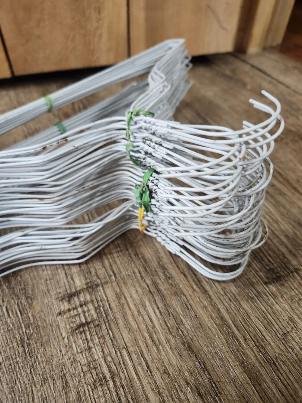 60 white wire clothes hangers